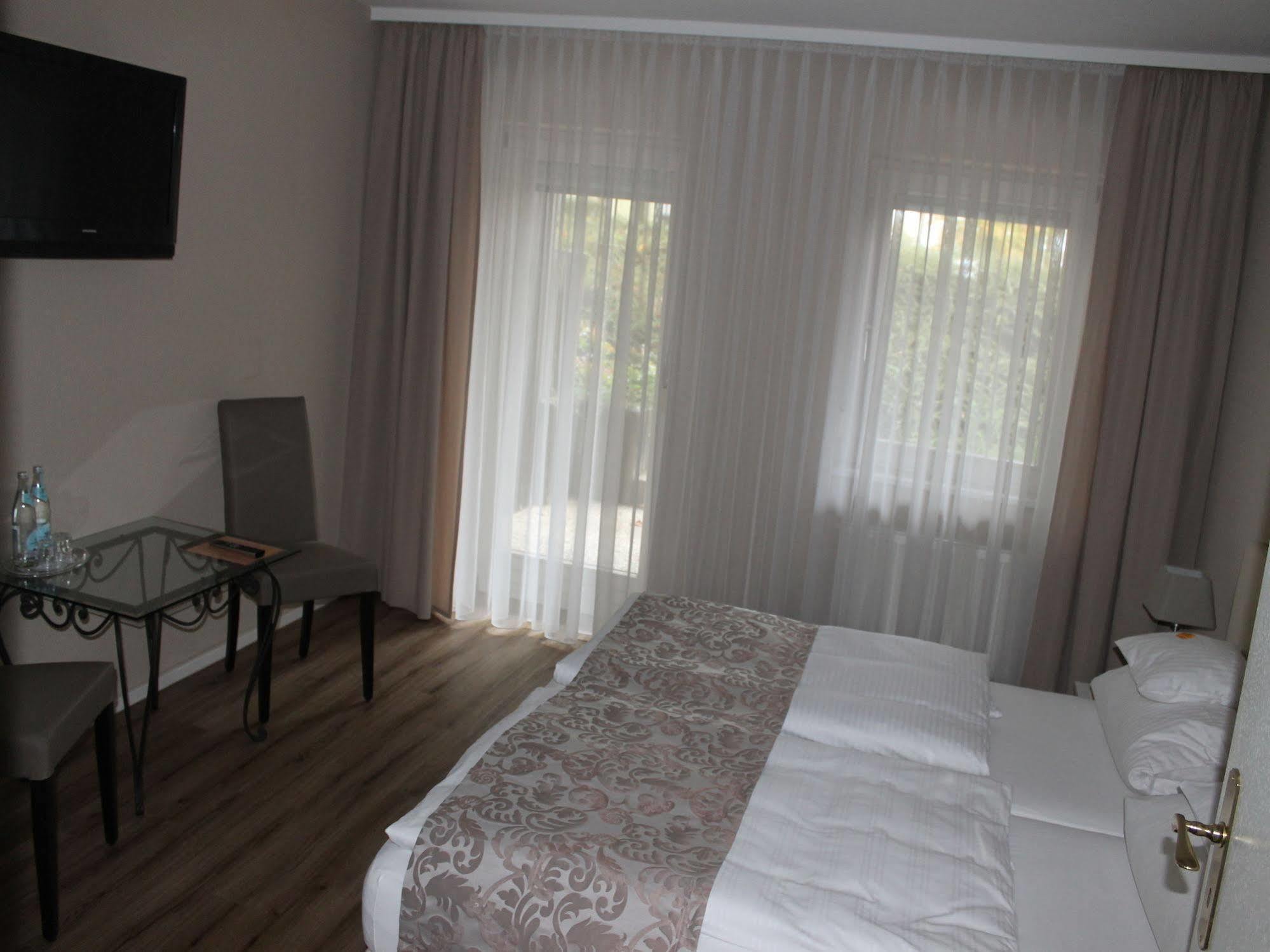 Hotel Garni Bellevue Бад-Фюссинг Экстерьер фото